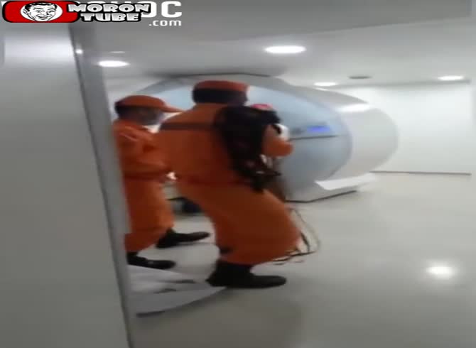 Video :Avoid wearing any metal during an MRI